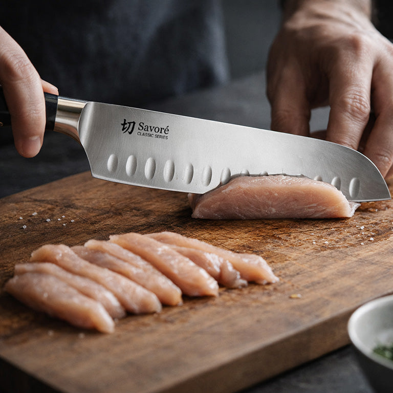 Savoré Kitchen santoku mes met vlijmscherp RVS lemmet, granton kuilen en ergonomisch handvat voor groenten, kruiden, vis en vlees